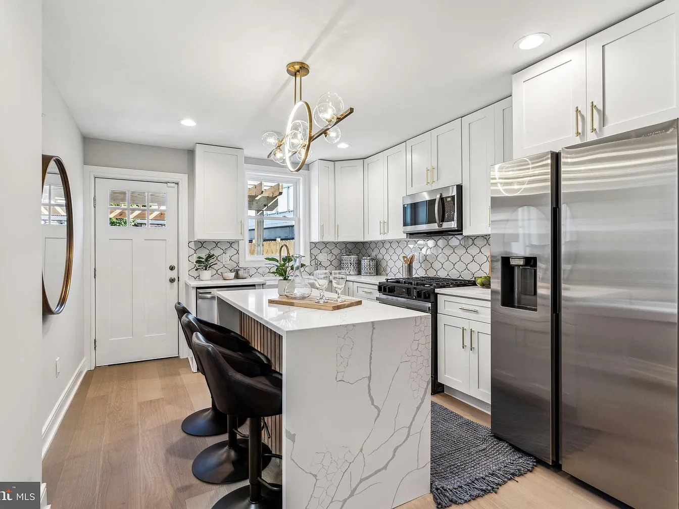 Custom kitchen design completed by Universal Marble & Granite