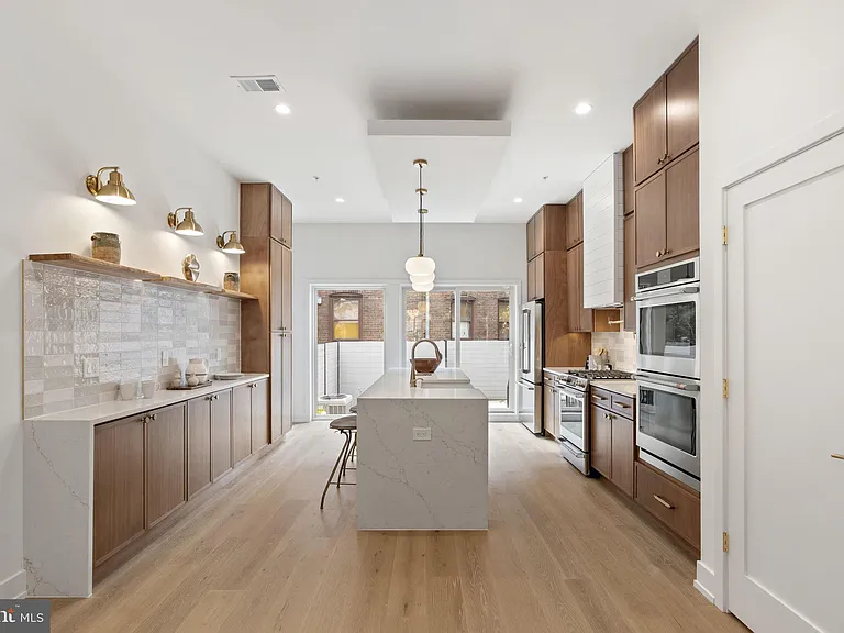 Sample slab display in the UMG Philadelphia showroom