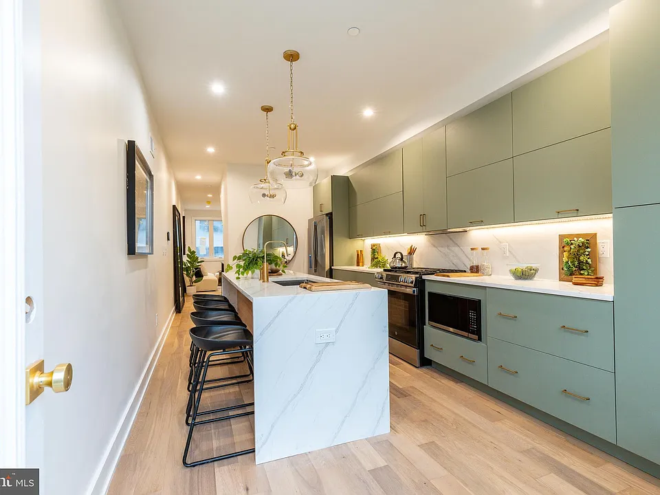 Finished bathroom vanity top in polished stone