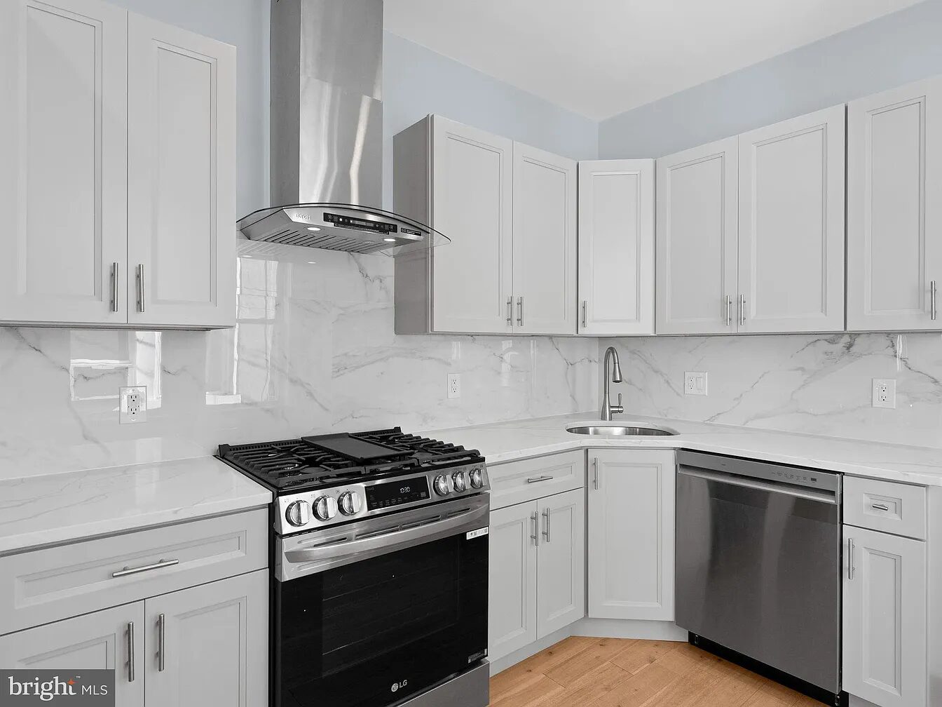 Kitchen install with shaker cabinets and granite countertops